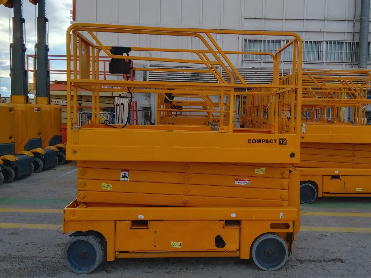 2012 HAULOTTE COMPACT 12
