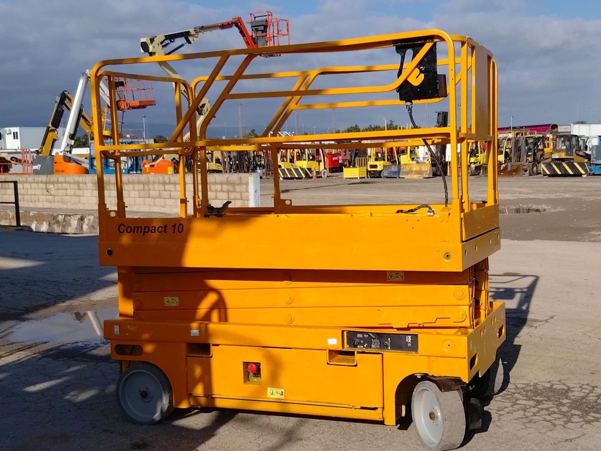 2011 HAULOTTE COMPACT 10