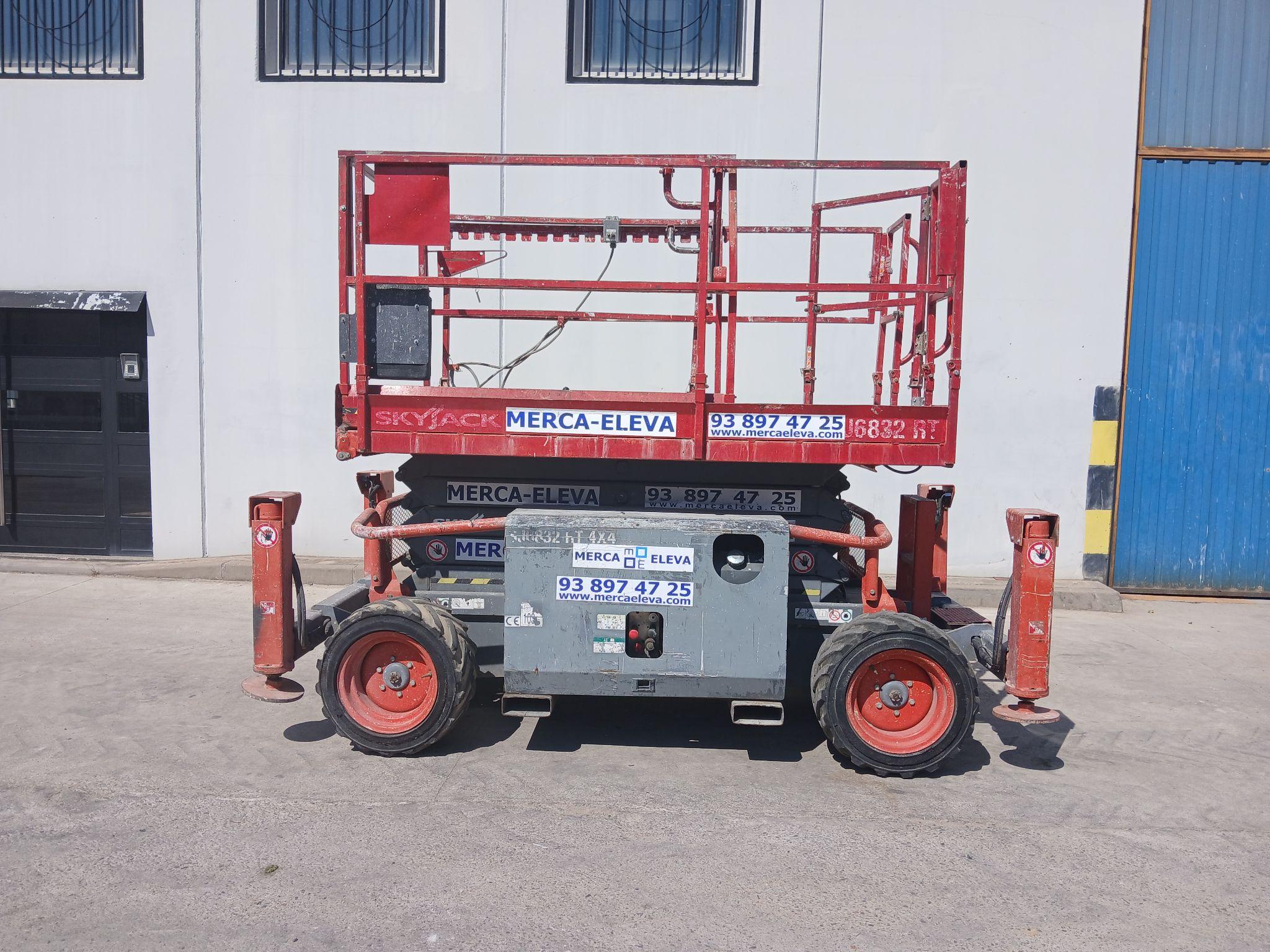 Skyjack SJ6832RT PLATAFORMA TIJERA DIESEL 12 MT