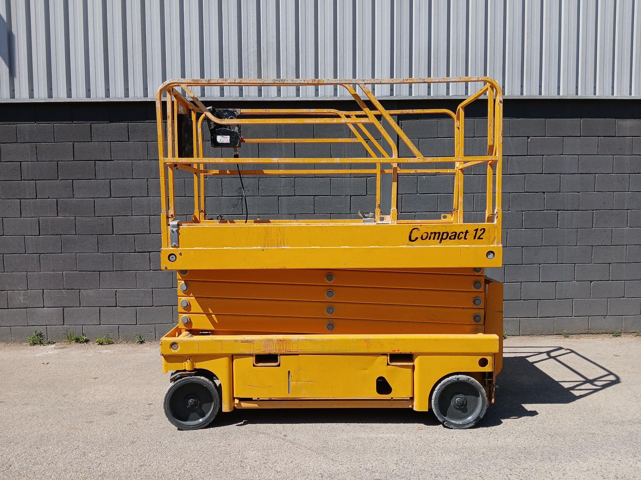 Haulotte Compact 12 PLATAFORMA TIJERA ELECTRICA 12 MT