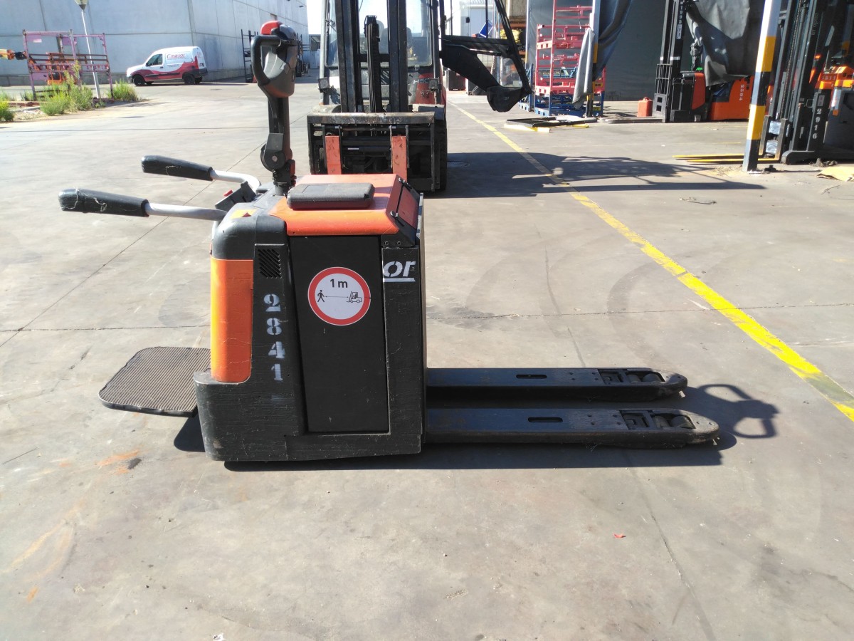2011 TOYOTA LPE240/S