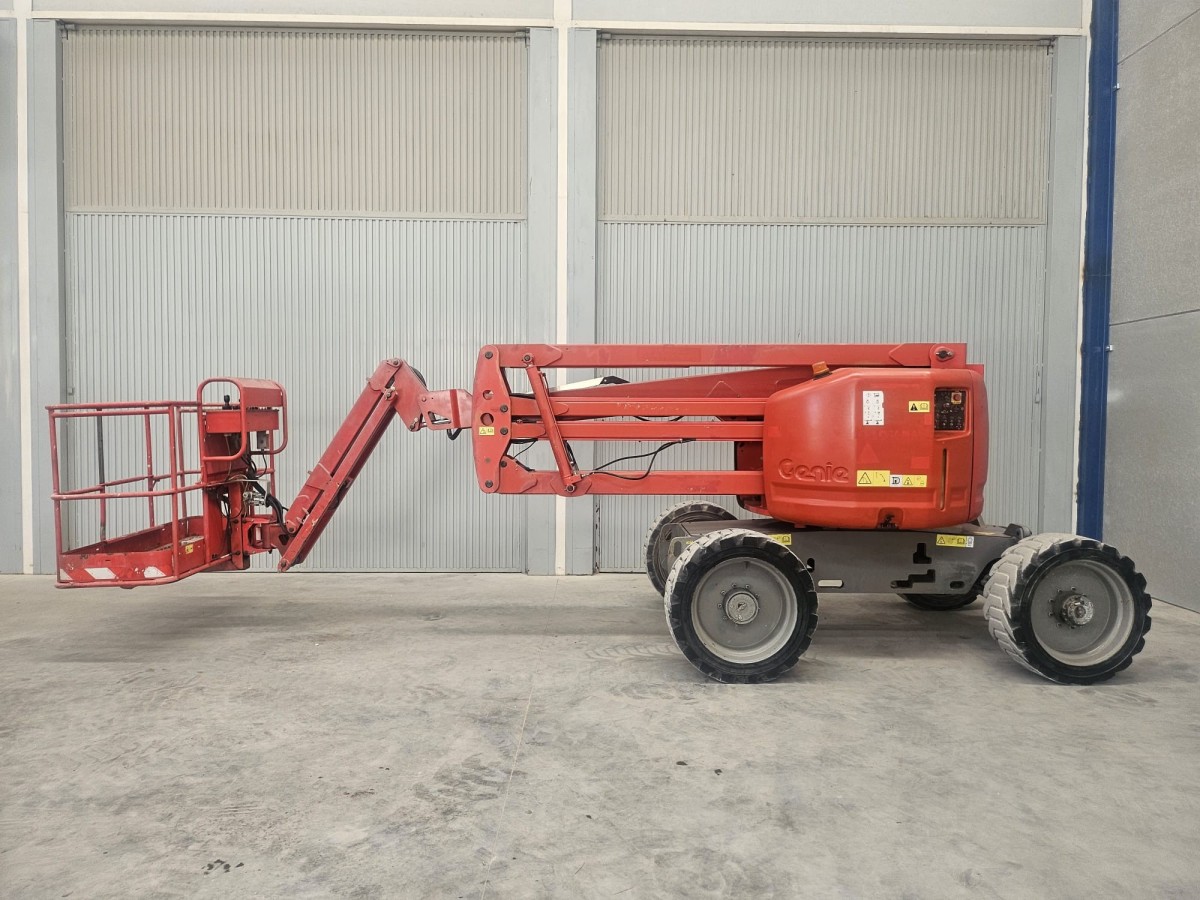 2011 GENIE Z-45/25