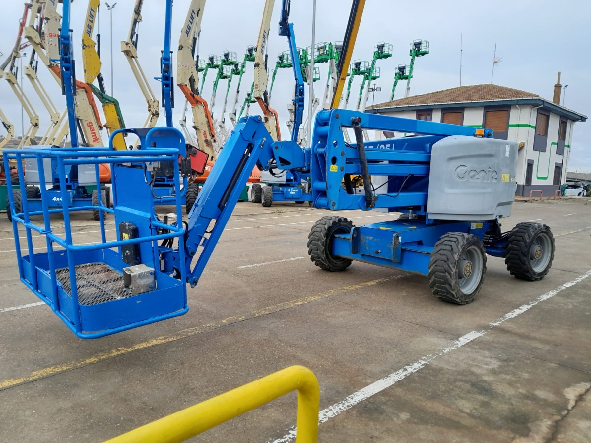 2016 GENIE Z-45/25J