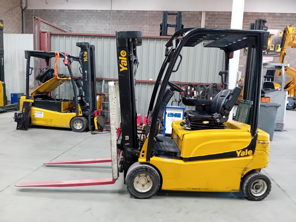 2017 YALE ERP18VF