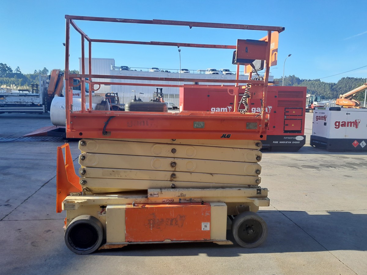 2015 JLG 10RS