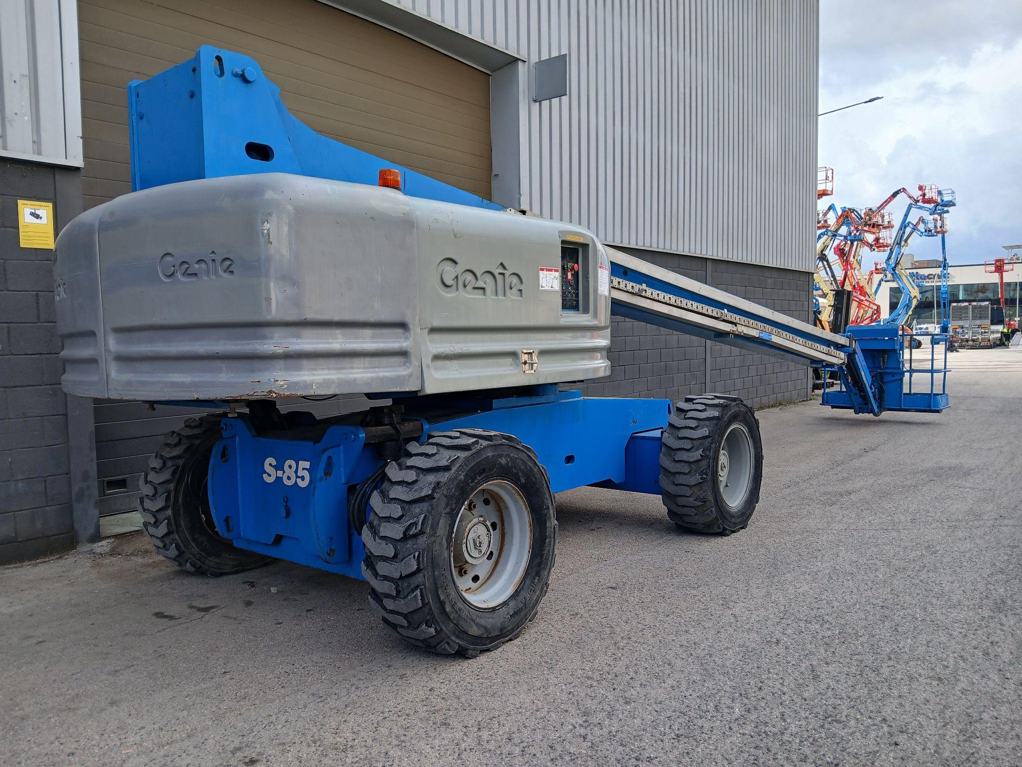 Genie S85 PLATAFORMA TELESCOPICA DIESEL 28 MT